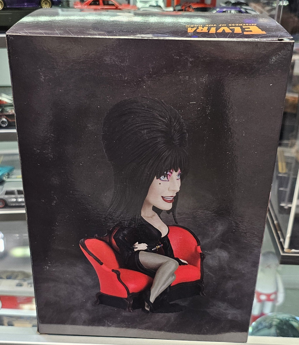 Elvira Mistress of The Dark Lounge bobblehead - Vault 82