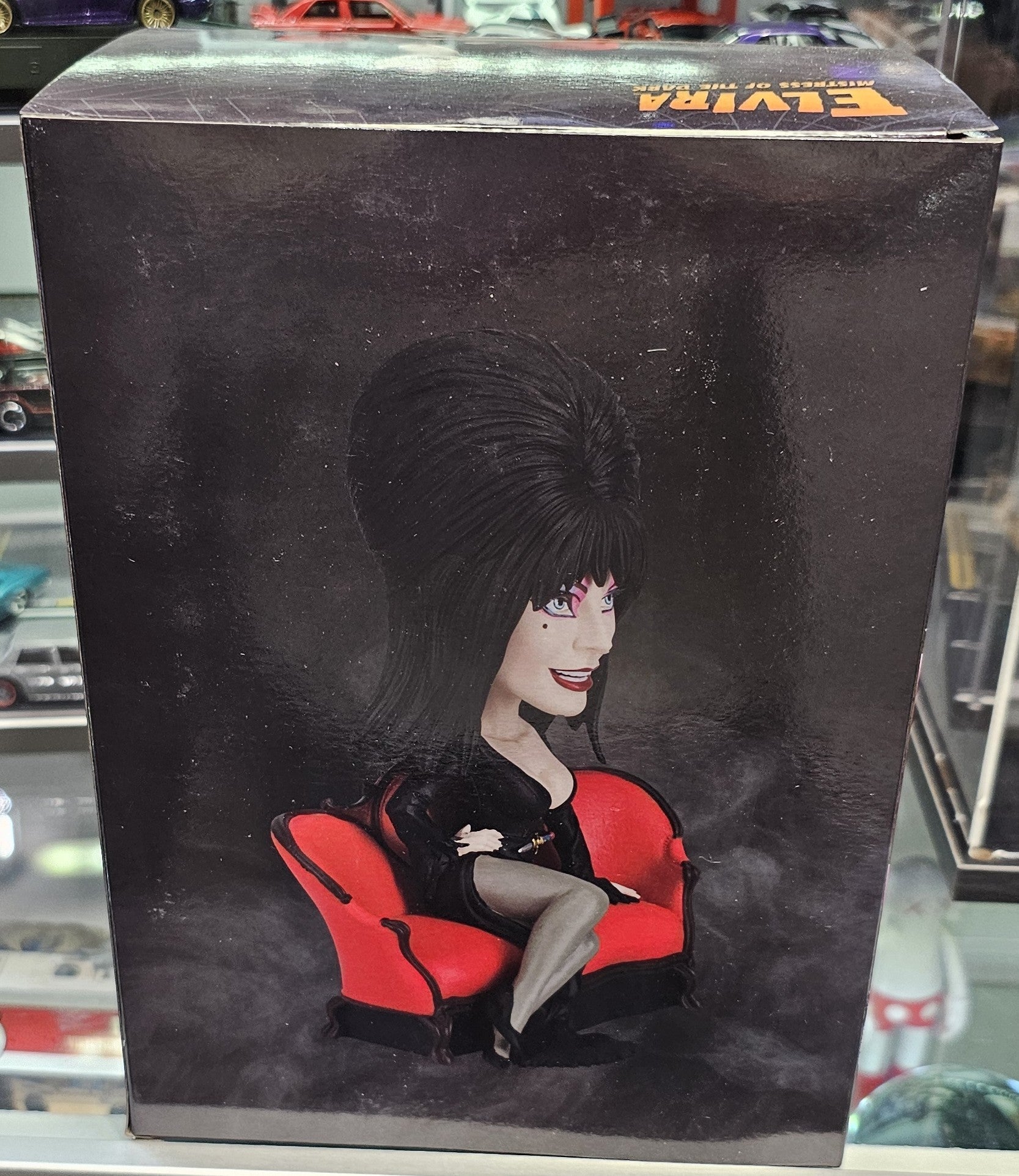 Elvira Mistress of The Dark Lounge bobblehead - Vault 82
