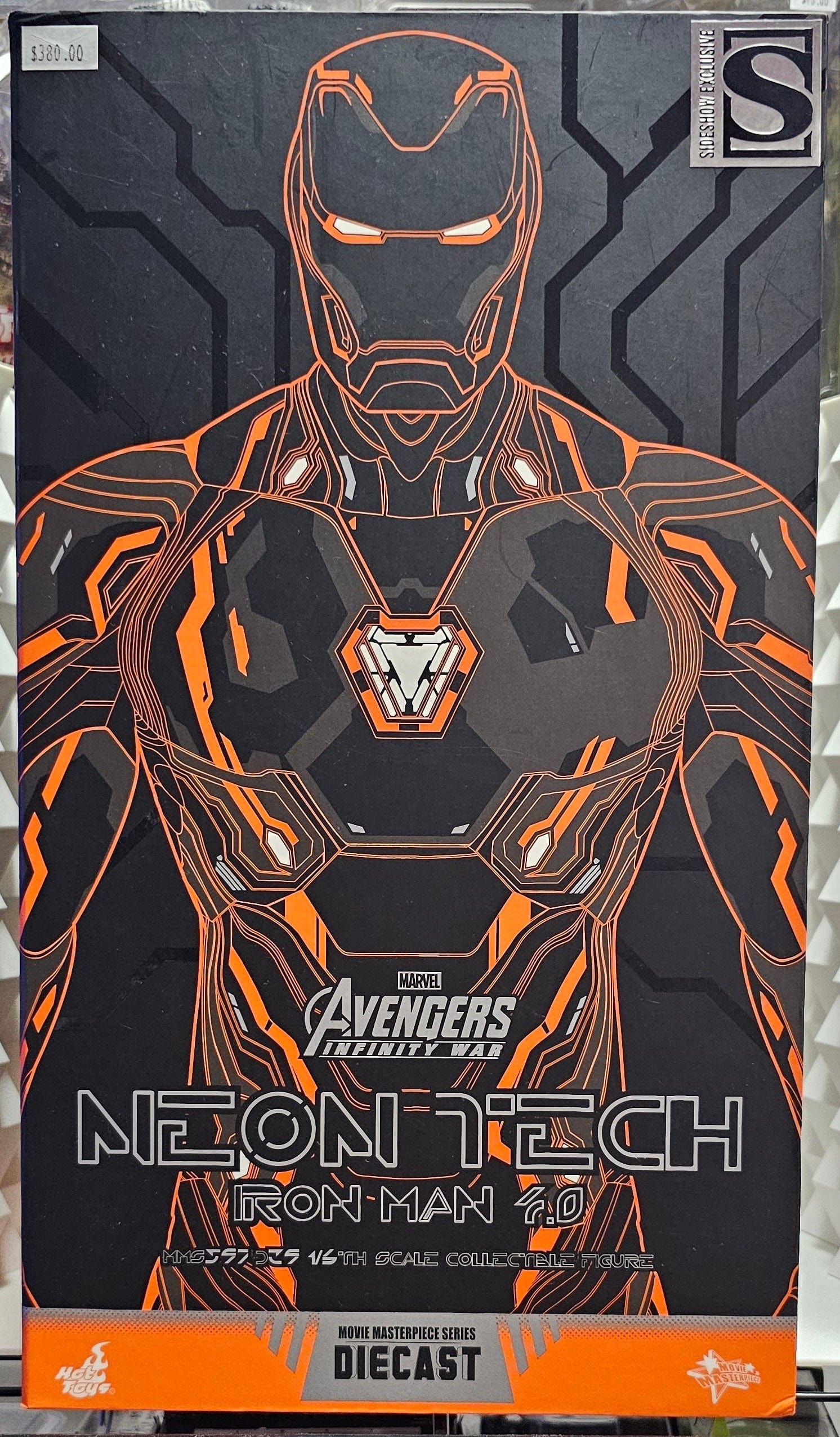 Hot Toys Marvel Avengers Infinity War: Neon Tech Iron Man 7.0 1/6th Scale - Vault 82