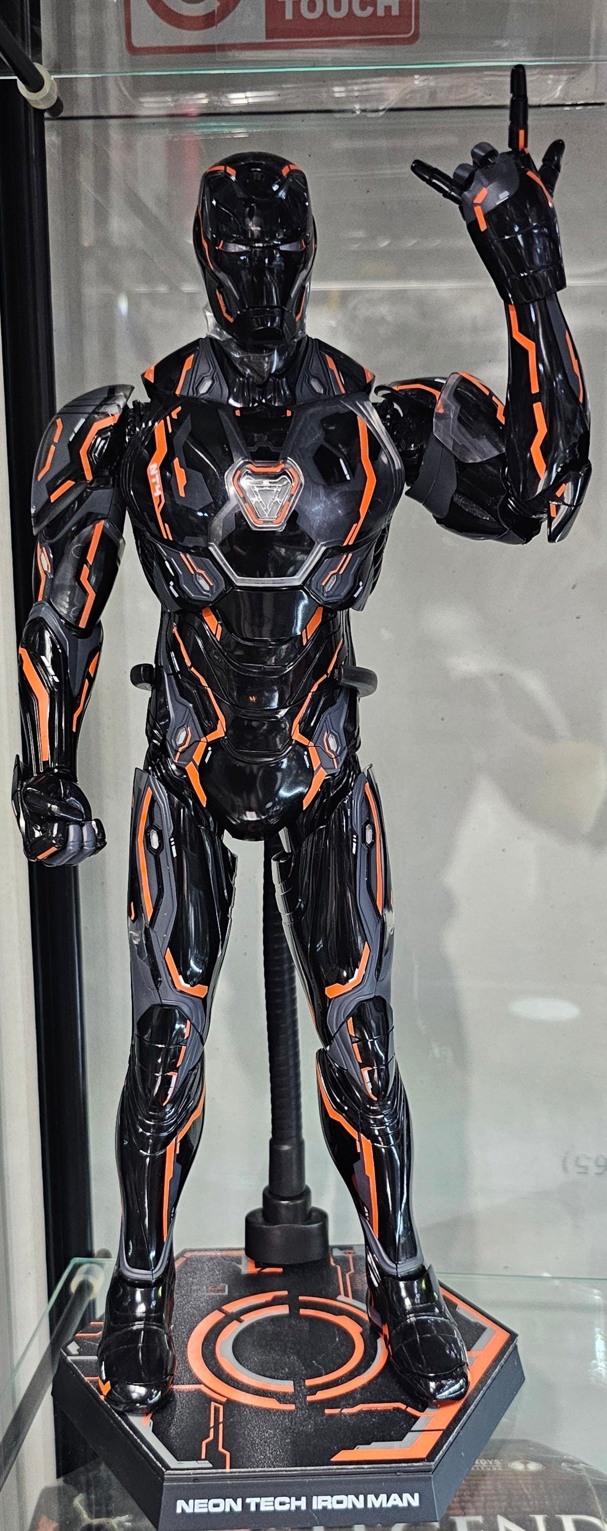 Hot Toys Marvel Avengers Infinity War: Neon Tech Iron Man 7.0 1/6th Scale - Vault 82