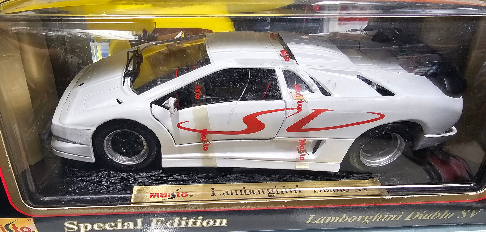 Maisto Special Edition 1:18 Lamborghini Diablo SV Die - Cast Model - Vault 82