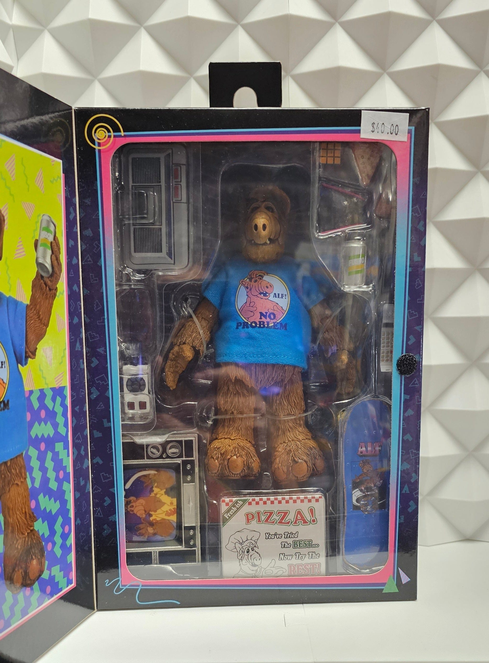 NECA ALF - Totally 80s Ultimate Action Figure - Vault 82