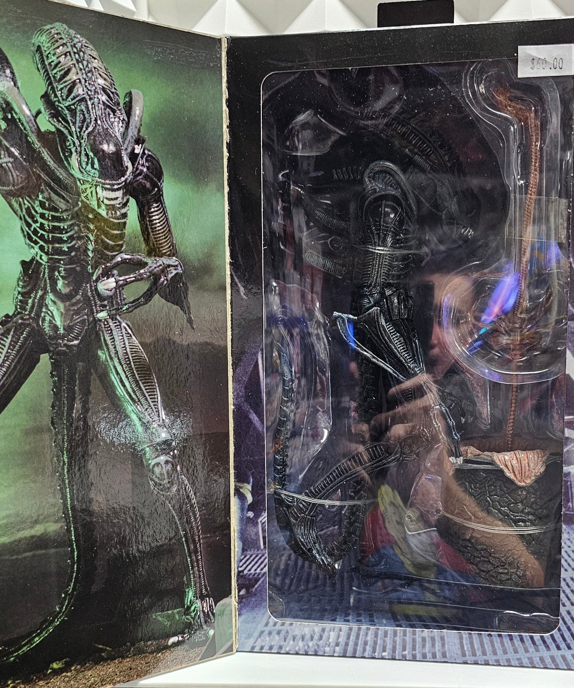 NECA Aliens - Alien Warrior Action Figure (Ultimate Edition) - Vault 82