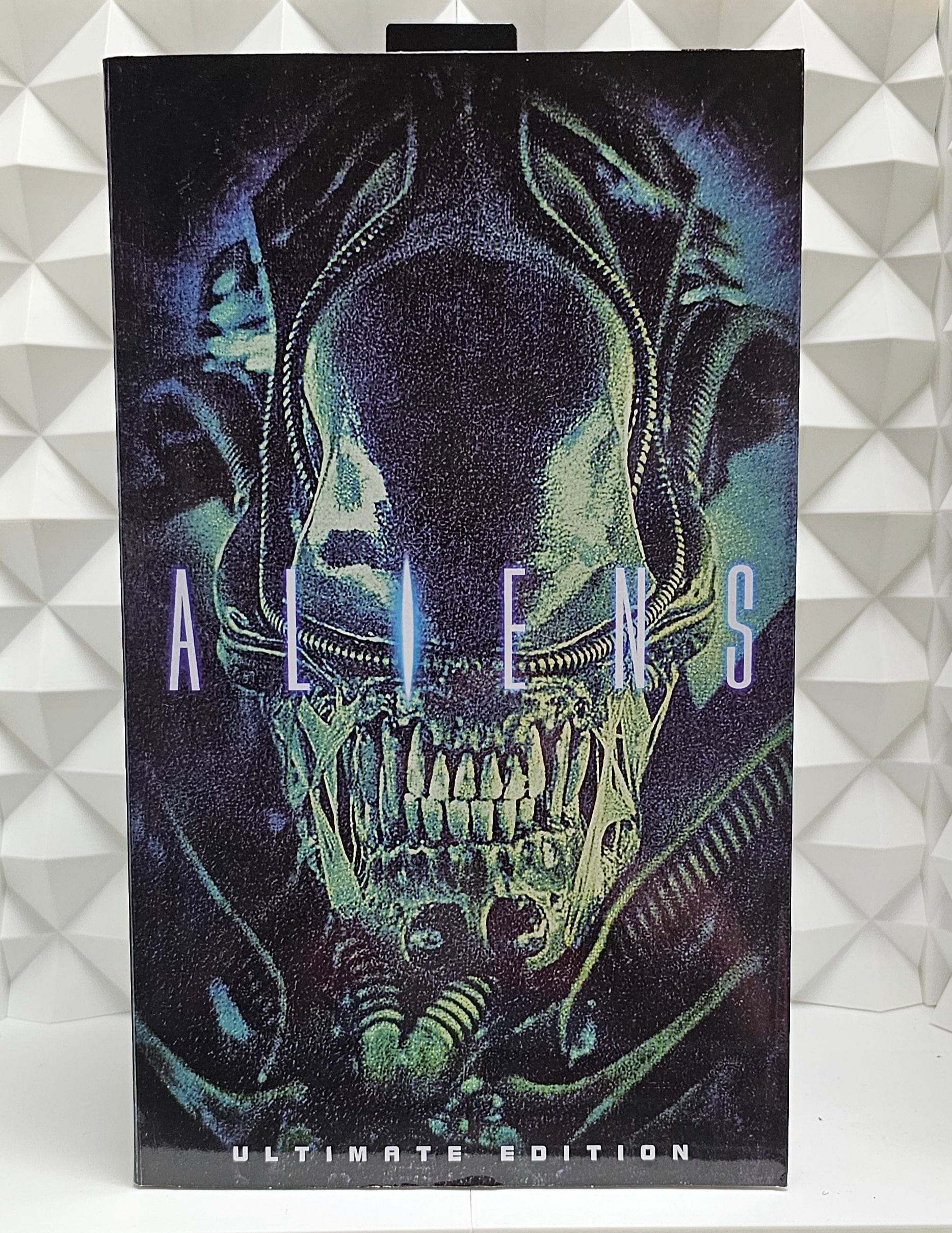 NECA Aliens - Alien Warrior Action Figure (Ultimate Edition) - Vault 82