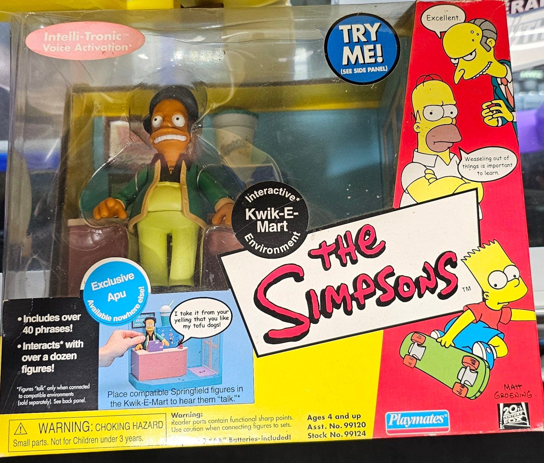 The Simpsons Interactive Kwik - E - Mart with Exclusive Apu Figure - Vault 82
